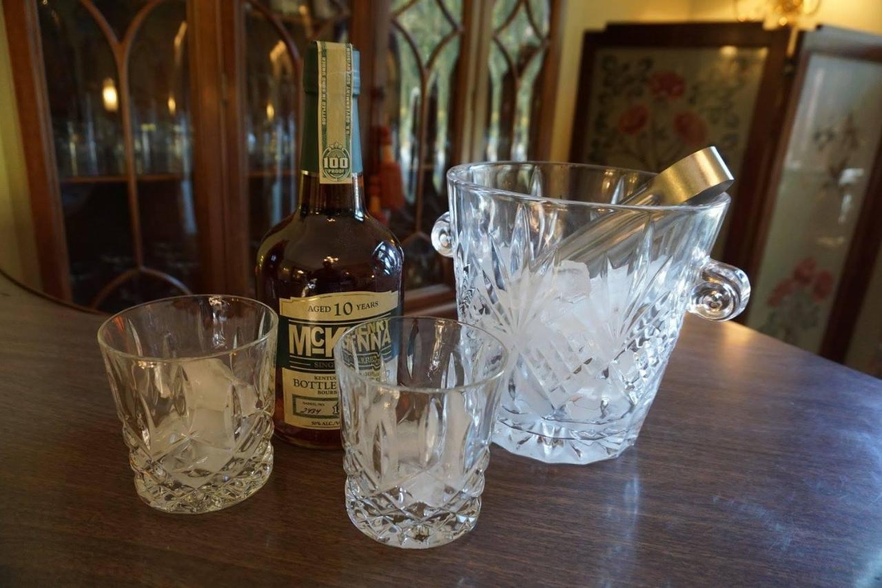 Louisville Bourbon Inn 外观 照片